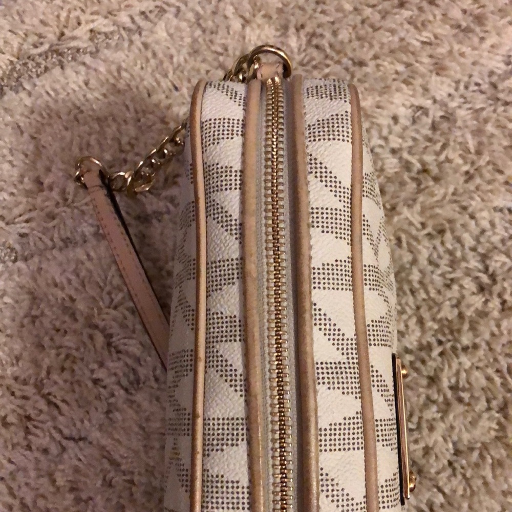 Michael Kors crossbody bag. Great condition. - Picture 6 of 8
